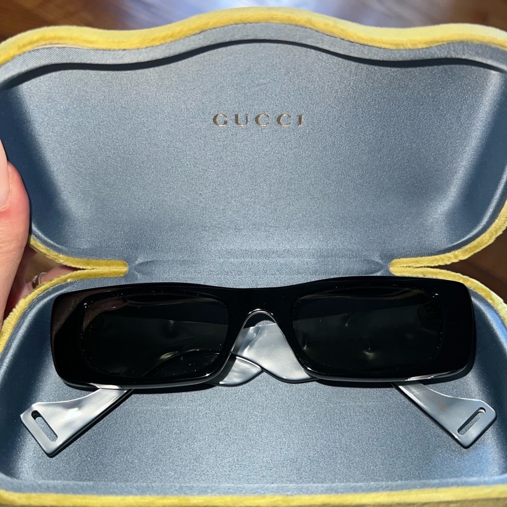 Gucci black rectangular sunglasses